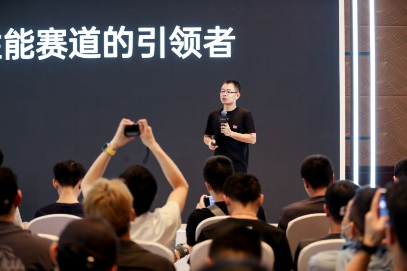 全球首发搭载天工散热系统，一加 Ace 2 Pro 将于 8 月发布