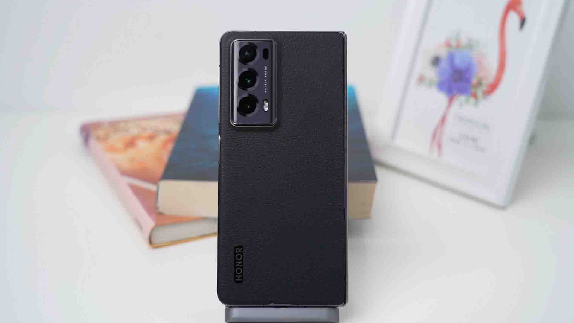 荣耀Magic V2半个月长测：比直板还轻 就好用吗？ 