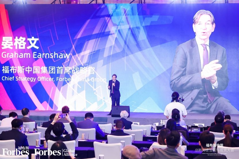 真人与数字人深情对唱，福布斯中国集团高管点赞，商汤如影数字人上演“舞台秀”
