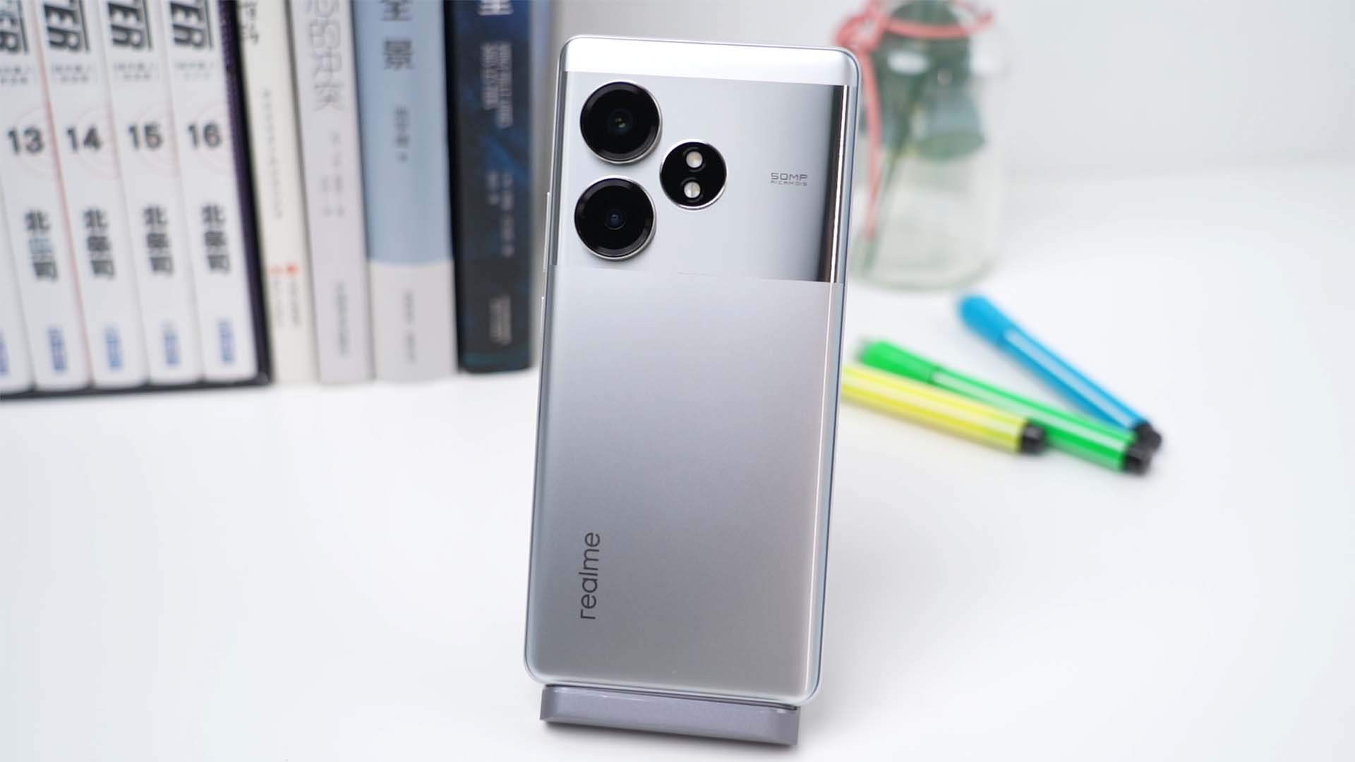 真我GT Neo6 SE全网首发评测：无双屏咋样？小8Gen3能行吗？
