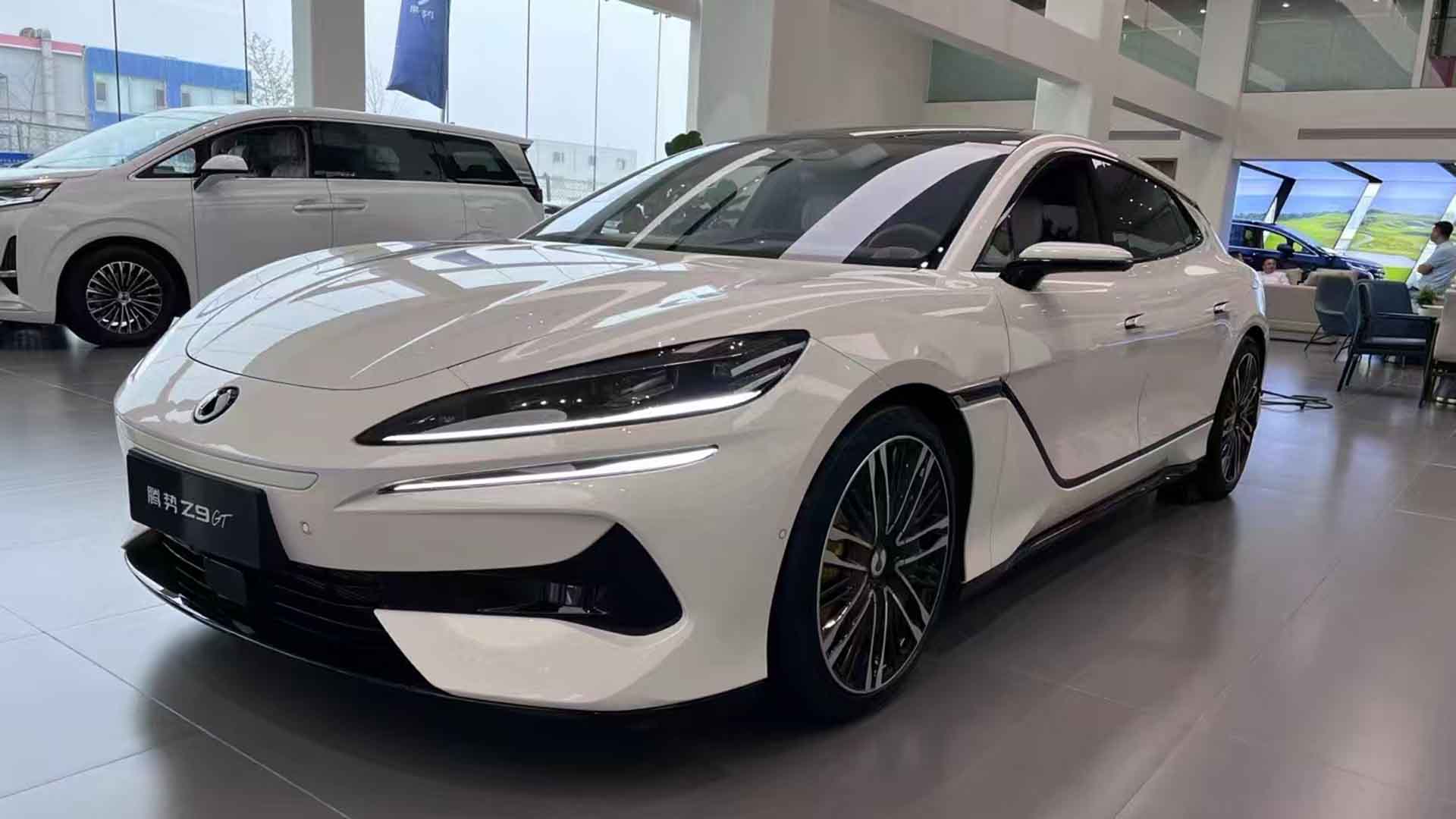腾势Z9GT真车体验 能否平替保时捷帕梅和迈巴赫？