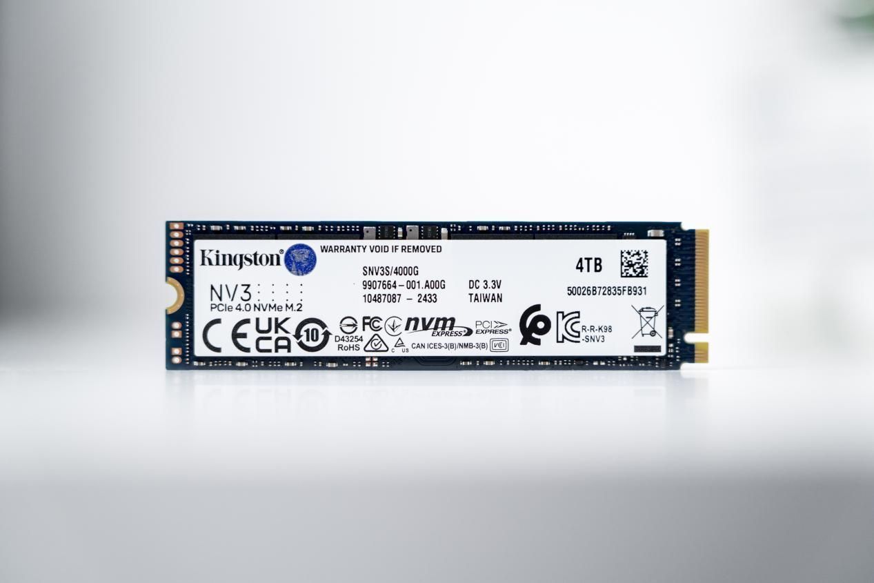 被同事追着问的电脑升级秘诀！金士顿NV3 PCIe 4.0 NVMe固态硬盘