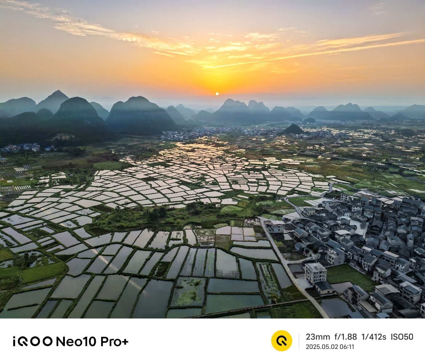 2K屏骁龙双芯旗舰 “超配双芯战神”iQOO Neo10 Pro+发布-锋巢网