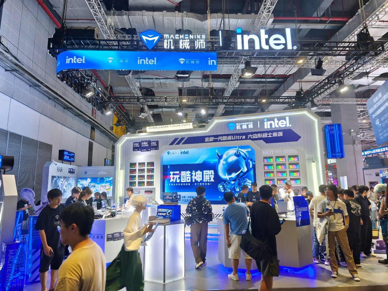 六边形战士全能游戏体验！机械师在Bilibili World 2025带来双旗舰游戏本，酷睿处理器助力玩家多面人生