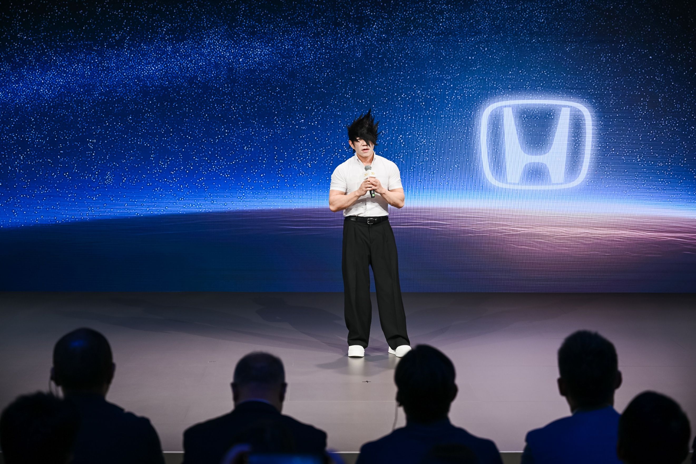 现时优惠4万！另享至高2.4万元权益！CR-V上新全球30年荣耀款