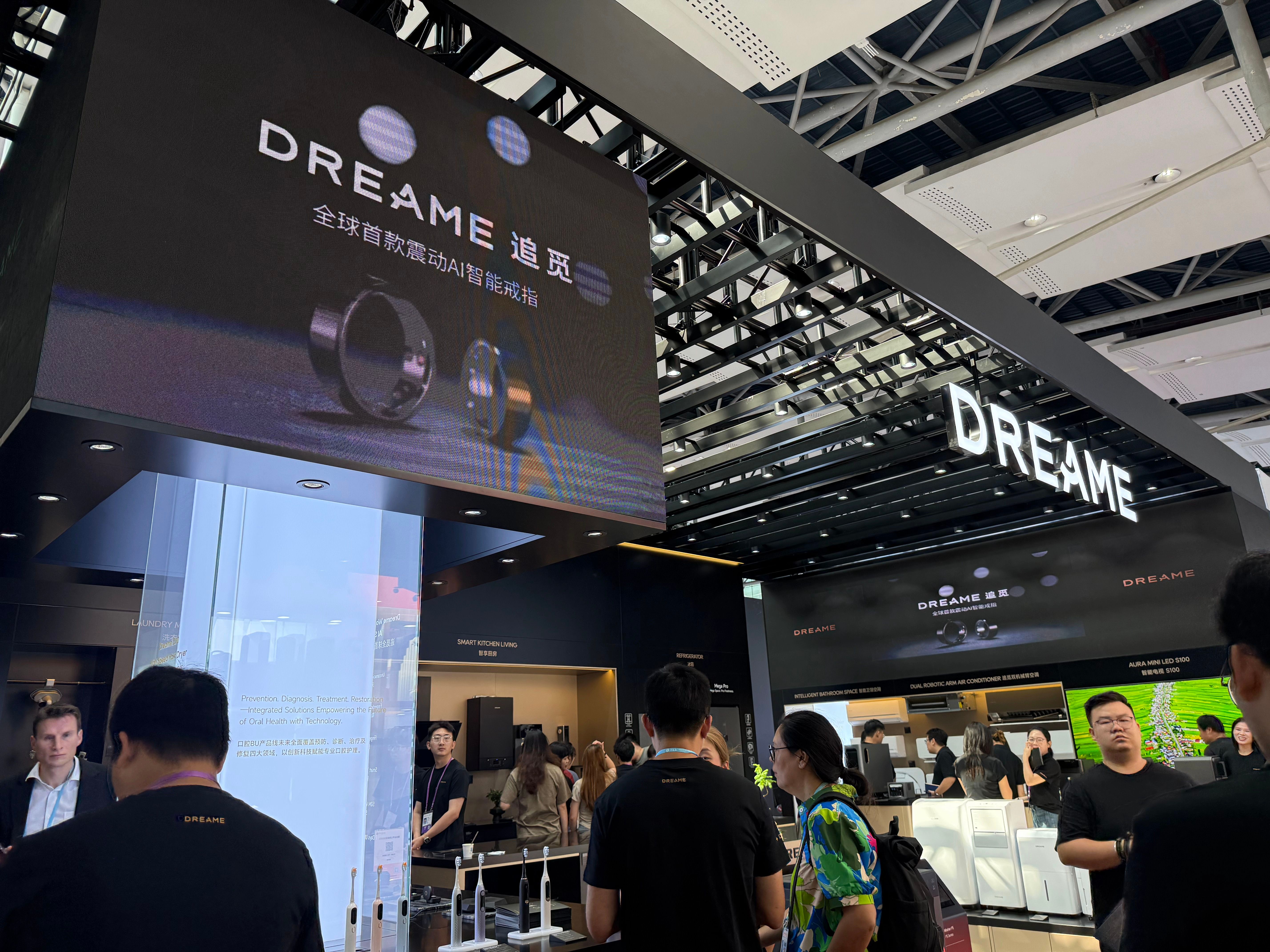 追觅 AI 智能戒指亮相广交会，震动交互技术成焦点