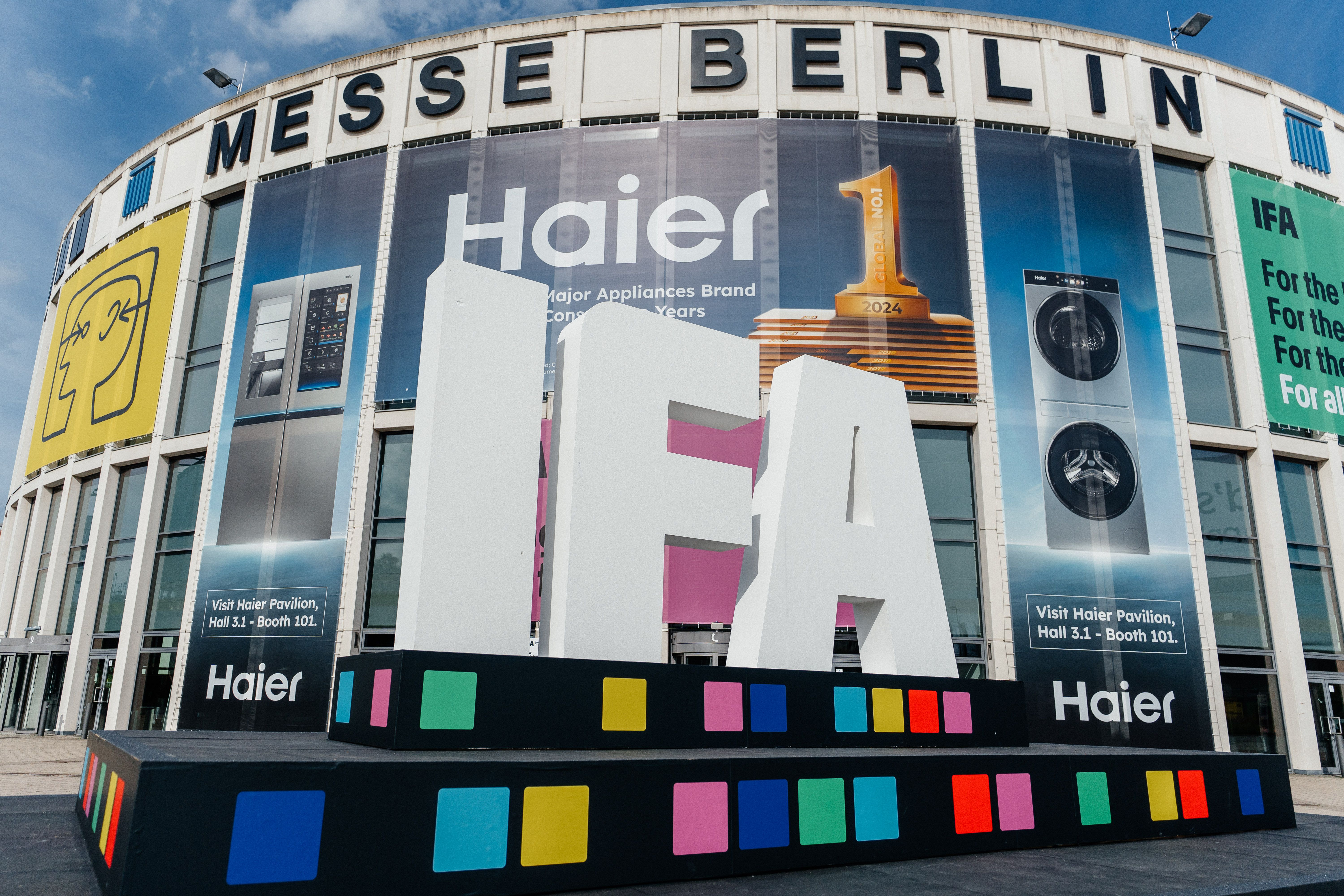 全球首创 LiFi 水下光通讯遥控泳池机器人 Z1 Pro ,引领智能清洁新趋势