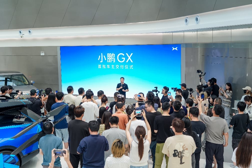小鹏GX全国交付火爆开启，极致诚意保质保供保交付，更让出2个名额给用户先提GX